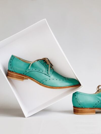 green wingtip shoes screensho